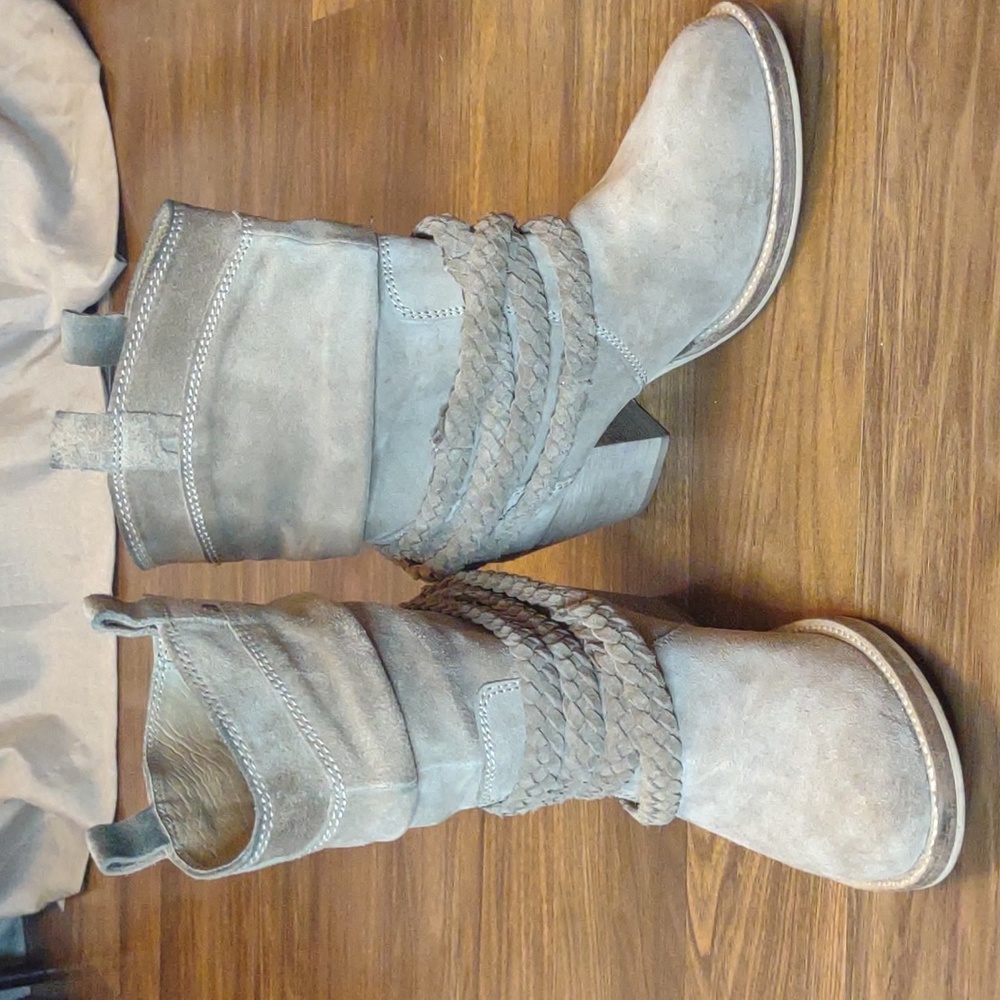 Dingo slouchy suede boots